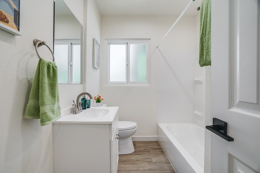 More Photos Of 7008 Encino Ave, Van Nuys Apartments For Sale