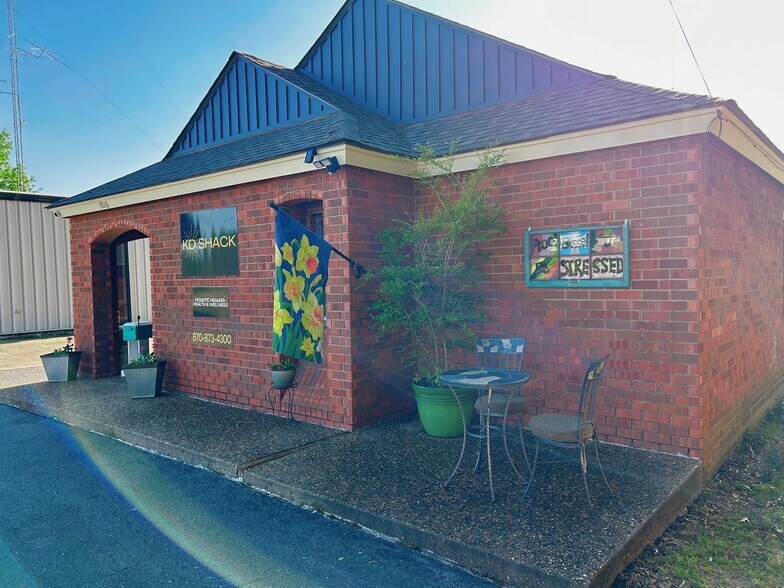 More Photos Of 1816 S Buerkle St, Stuttgart Office For Sale