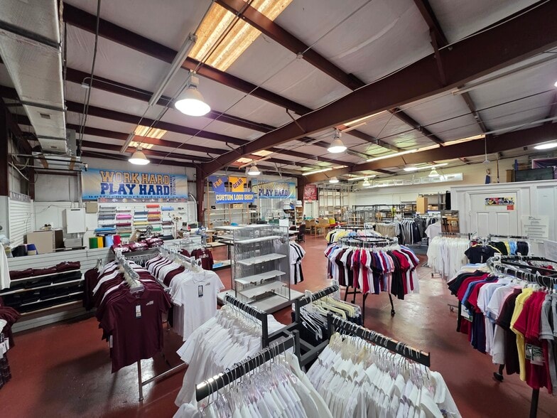 More Photos Of 29 Hunter Rd, Hilton Head Island Warehouse For Lease