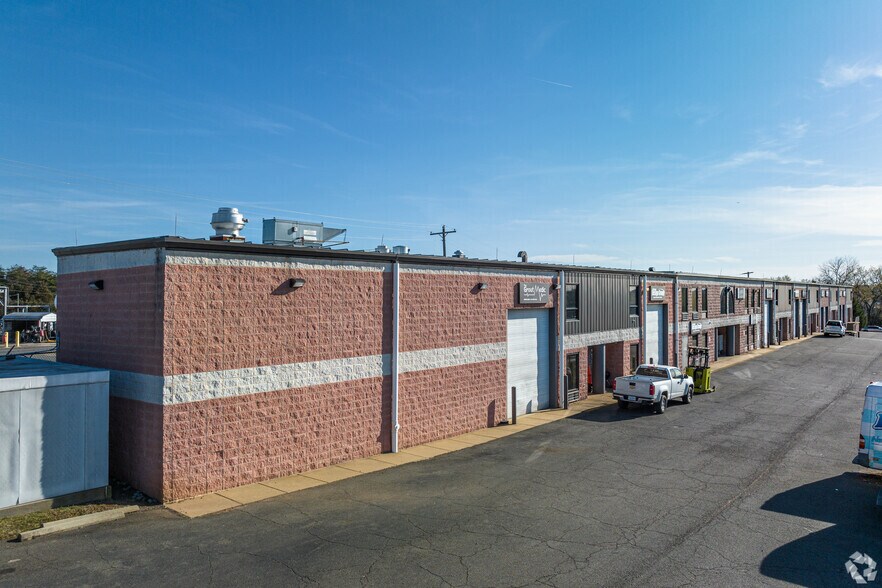 More Photos Of 10291 Frosty Ct, Manassas Warehouse For Lease