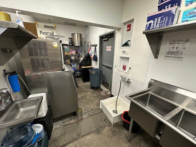 More Photos Of 4100 Central Ave SW, Albuquerque Fast Food For Sale