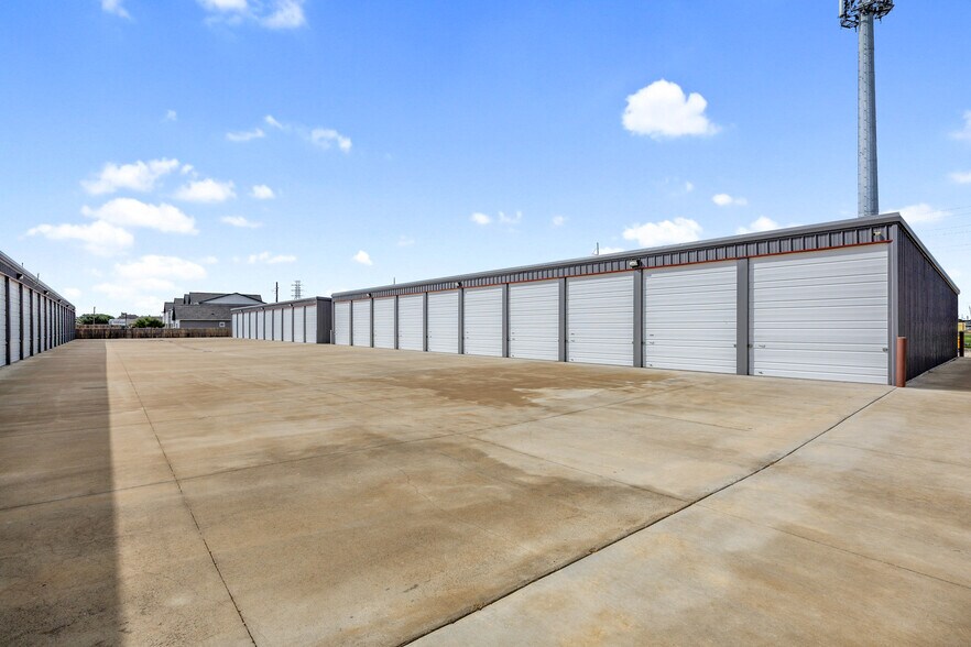More Photos Of 6402 Holly Rd, Corpus Christi Self Storage For Sale
