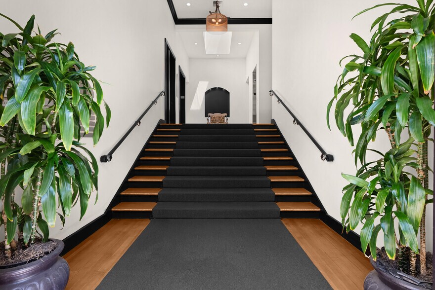 More Photos Of 11 5th St, Petaluma Loft Creative Space For Sale