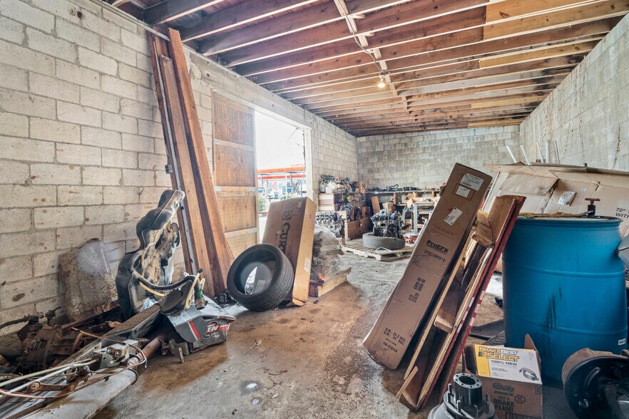 More Photos Of 803 Mcarthur St, Manchester Warehouse For Sale