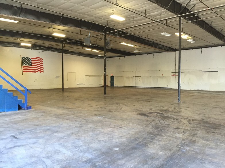 More Photos Of 869-875 Shelley St, Springfield Warehouse For Lease
