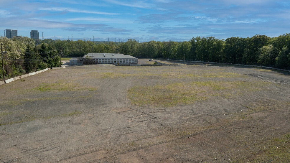 More Photos Of 75 Glendale Ave, Edison Manufacturing For Sale