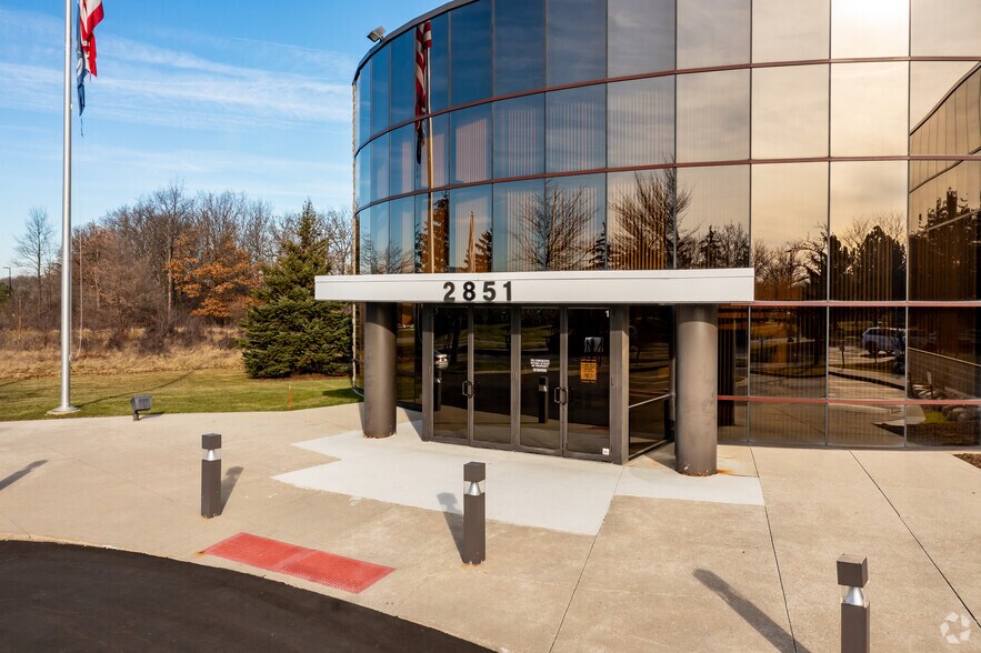 More Photos Of 2851 High Meadow Cir, Auburn Hills Office For Lease
