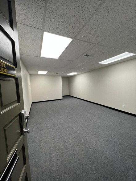 More Photos Of 17621 Irvine Blvd, Tustin Medical For Lease