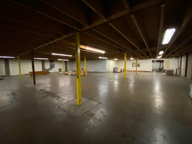 More Photos Of 1100 Front St NE, Salem Distribution For Sale