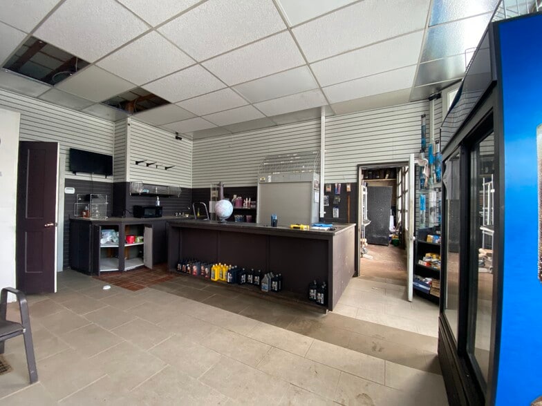 More Photos Of 2825 Hwy 2, Admiral Rock Auto Repair For Sale