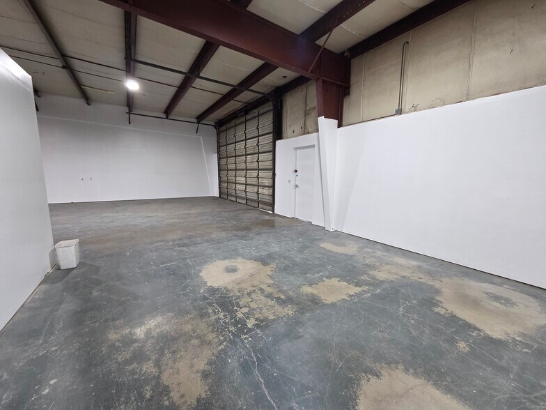 More Photos Of 3359-3399 Hawthorne Ave NE, Salem Warehouse For Lease