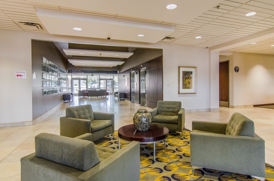 More Photos Of 230 W Towne Ridge Pky, Sandy Office For Lease