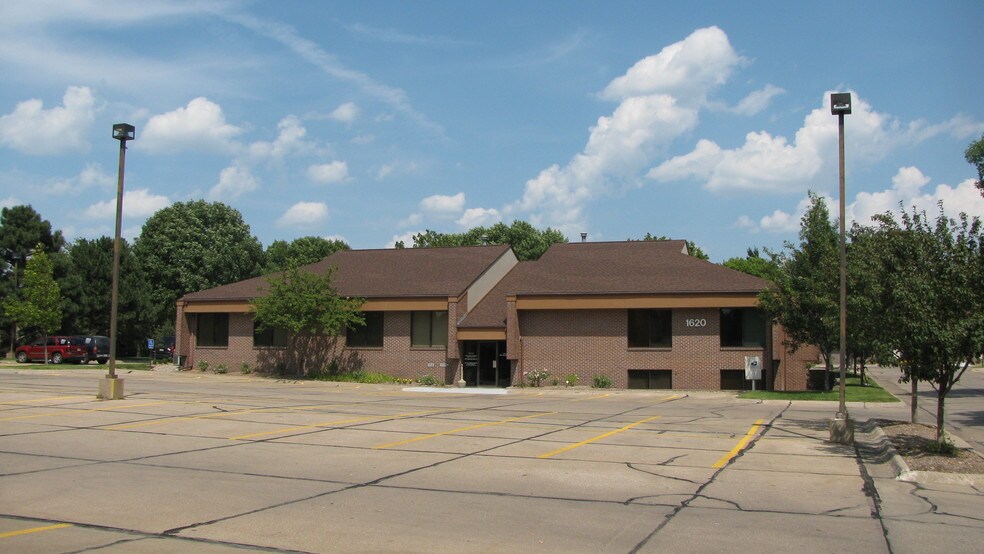 More Photos Of 1620 S 70th St, Lincoln Medical For Lease
