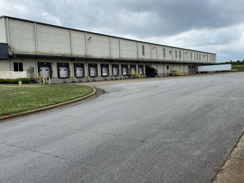 More Photos Of 4015 Helton Dr, Florence Distribution For Lease