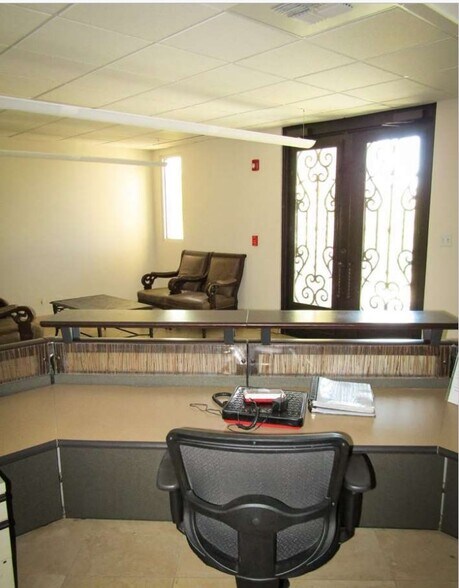 More Photos Of 1600 Norris Rd, Bakersfield Office For Sale