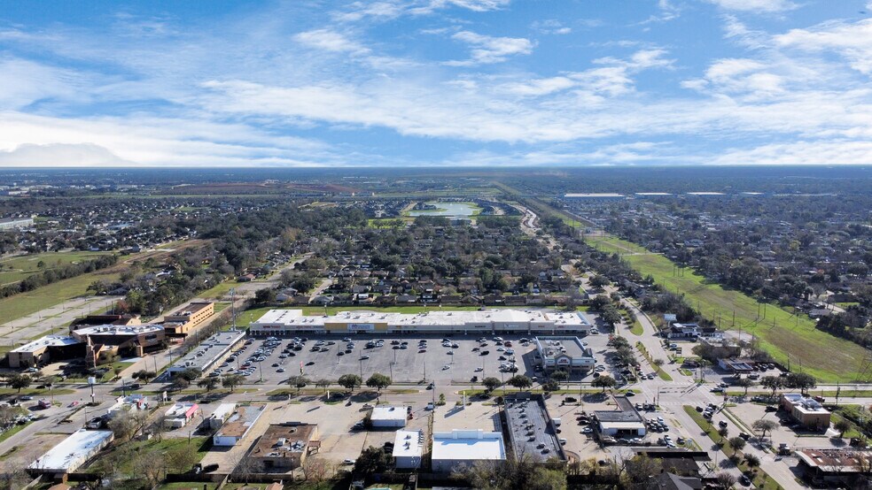 More Photos Of 4430 W Fuqua St, Houston Storefront For Lease
