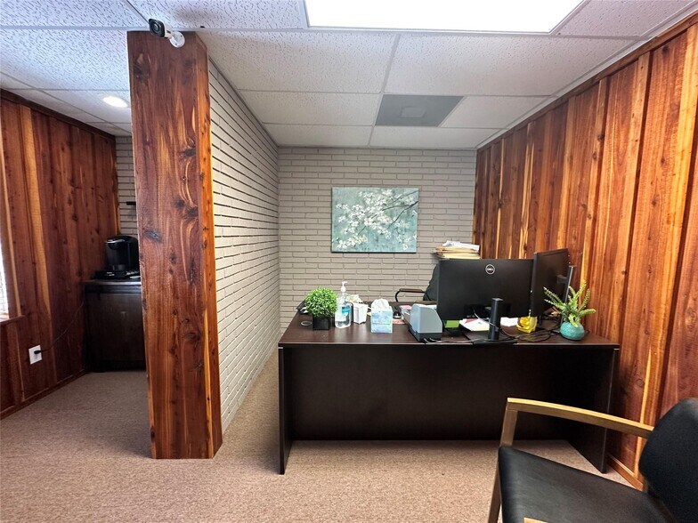 More Photos Of 120 S Charlton St, Woodville Office For Sale