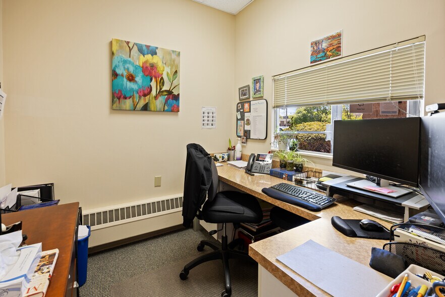 More Photos Of 19 Lunar Dr, Woodbridge Medical For Lease