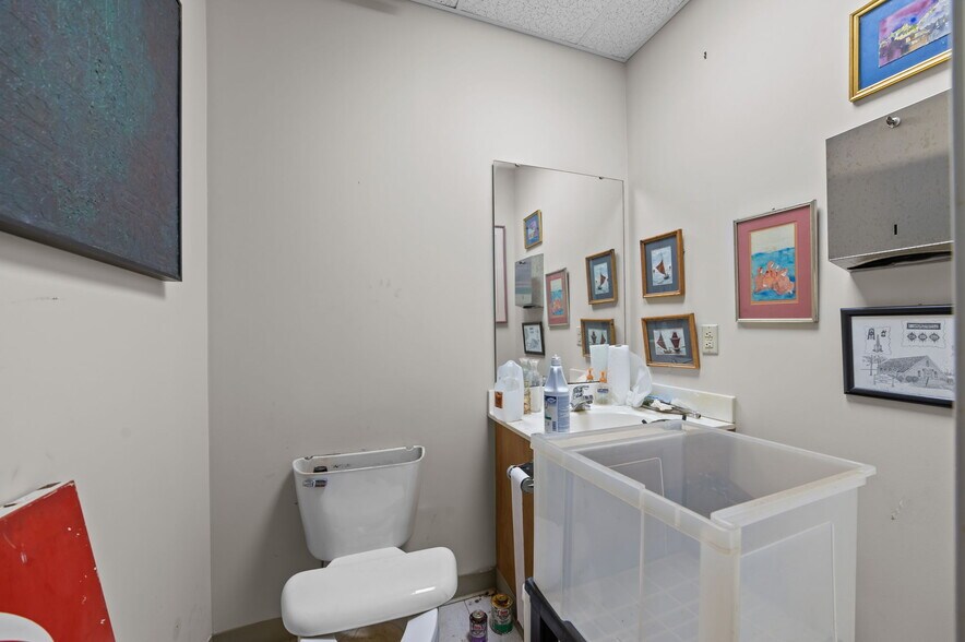 More Photos Of 829-843 W Star St, Greenville Warehouse For Sale