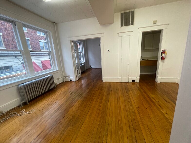 More Photos Of 3 N Court St, Frederick Office Residential For Lease