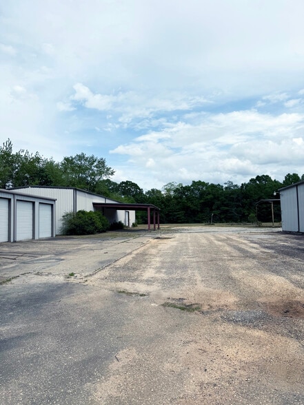 More Photos Of 378 Eastland Rd, Dothan Distribution For Sale