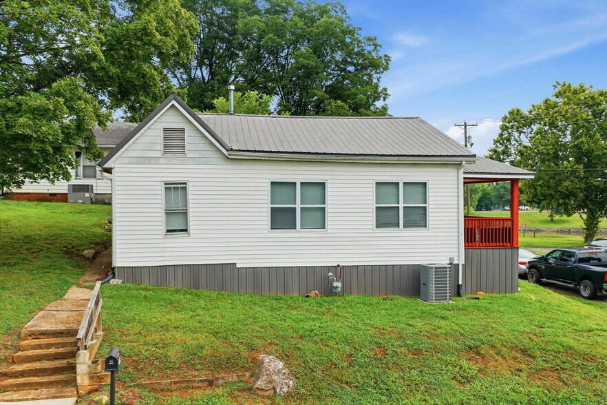 More Photos Of 206 Ferry St, Loudon Multifamily For Sale