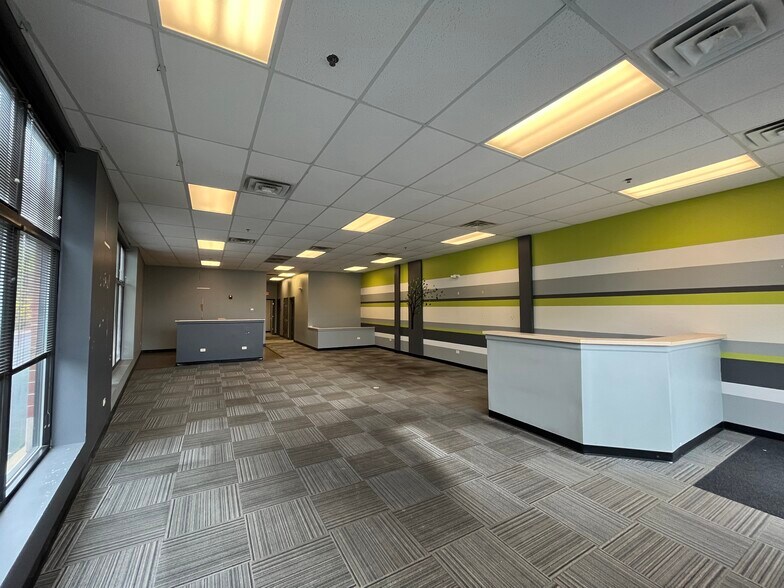 More Photos Of 435 Angela Ln, Crystal Lake Unknown For Lease