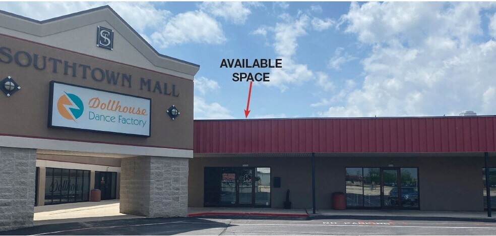 Primary Photo Of 3319-3333 S Business Dr, Sheboygan Storefront For Lease