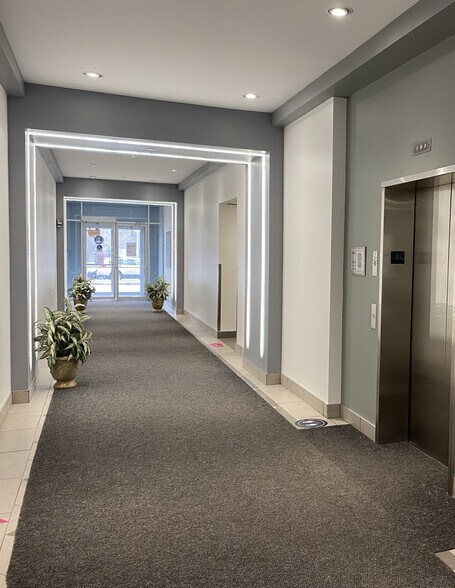 More Photos Of 420 Boul Armand-Frappier, Laval Medical For Lease