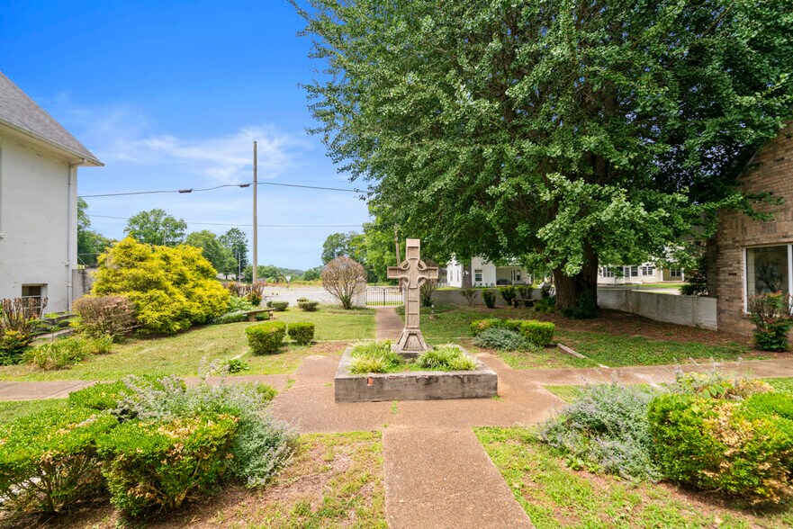 More Photos Of 228 S Military Ave, Lawrenceburg Religious Facility For Sale