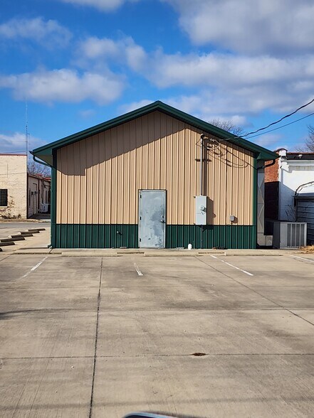 More Photos Of 108 E Pine St, East Prairie Restaurant For Sale