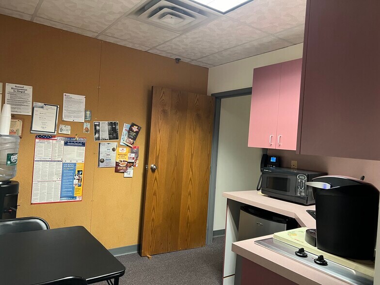 More Photos Of 625 Wolcott St, Waterbury Freestanding For Lease