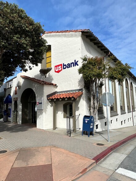 More Photos Of 580-582 Lighthouse Ave, Pacific Grove Bank For Lease
