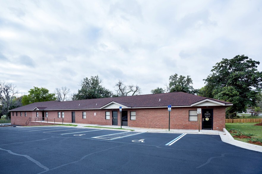 More Photos Of 506-508 Houston Ave NW, Live Oak Office For Sale
