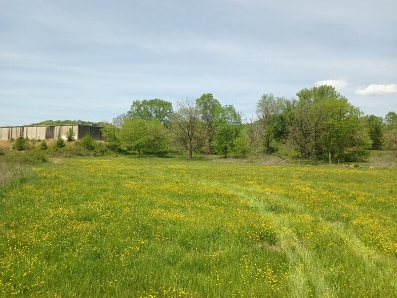 More Photos Of 1 Water St, Old Fort Distribution For Sale