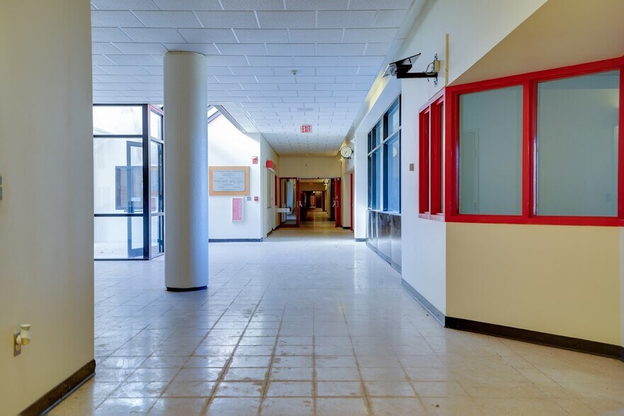 More Photos Of 275 Portsmouth Ave, Stratham Light Manufacturing For Sale