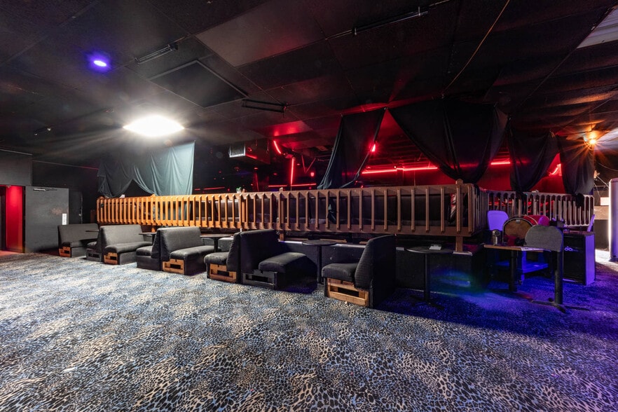 More Photos Of 60 Four Corners Ln, Centreville Bar For Sale