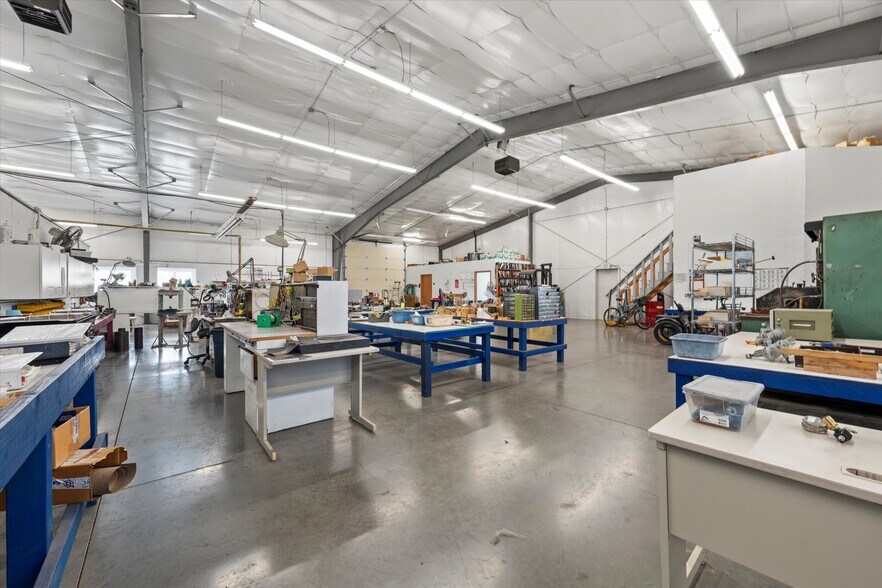 More Photos Of 720 E 3rd Ave, Moses Lake Manufacturing For Sale