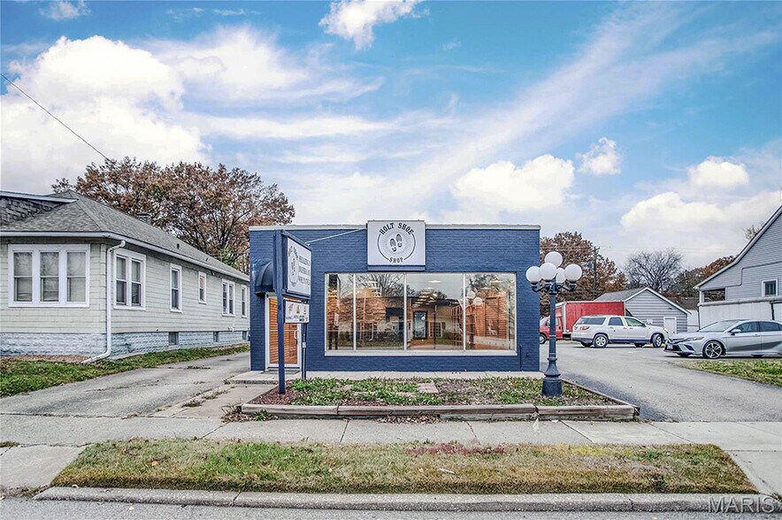 Primary Photo Of 2721 Madison Ave, Granite City General Retail For Sale