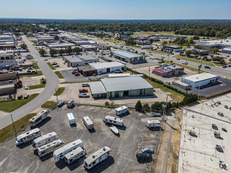 More Photos Of 610 N Walnut Ave, Broken Arrow Warehouse For Lease