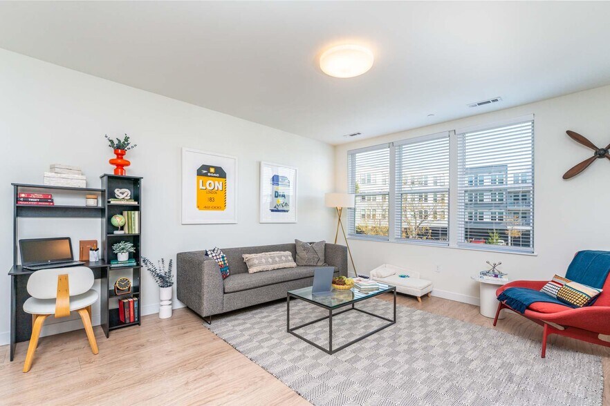 More Photos Of 10 Patriot Pky, South Weymouth Apartments For Lease