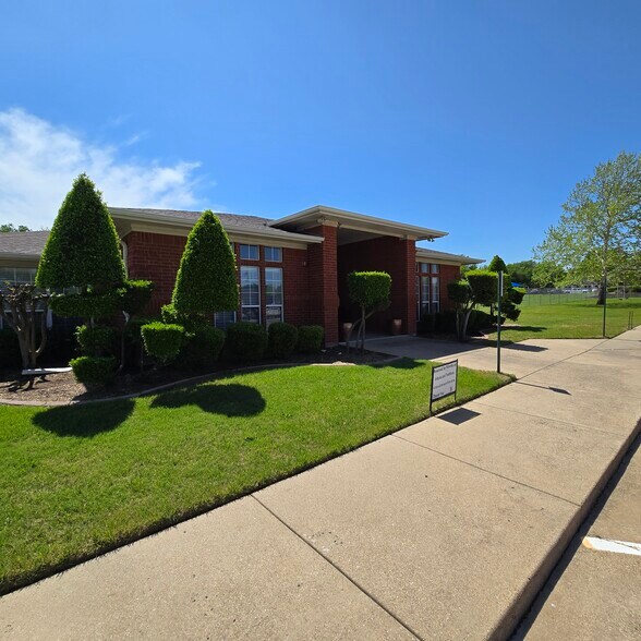 Primary Photo Of 1770 Country Club Dr, Mansfield Daycare Center For Lease