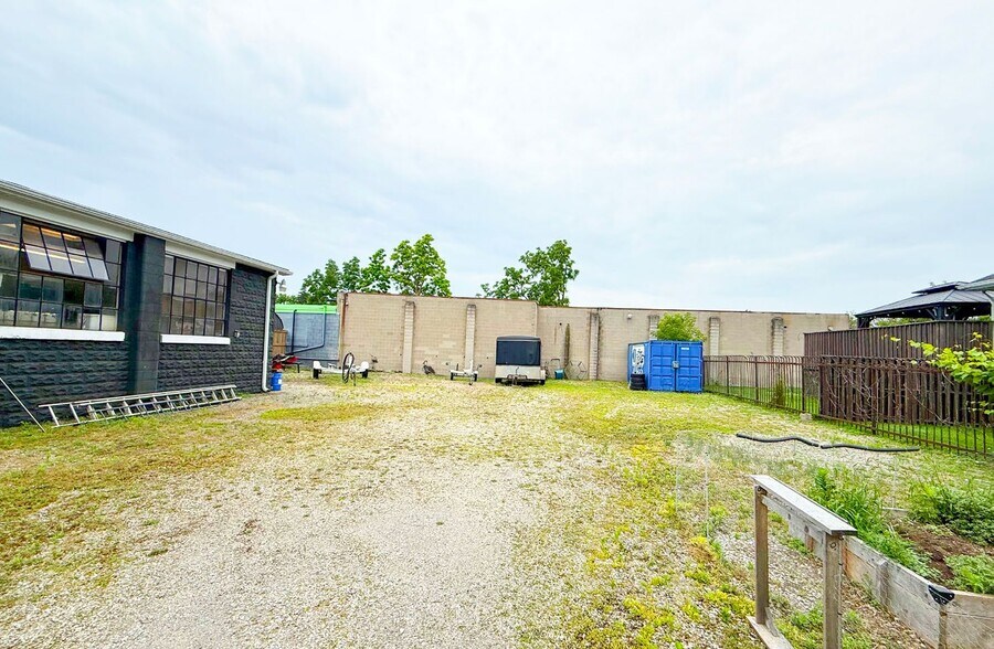 More Photos Of 212 Mellanby Av, Port Colborne Flex For Sale