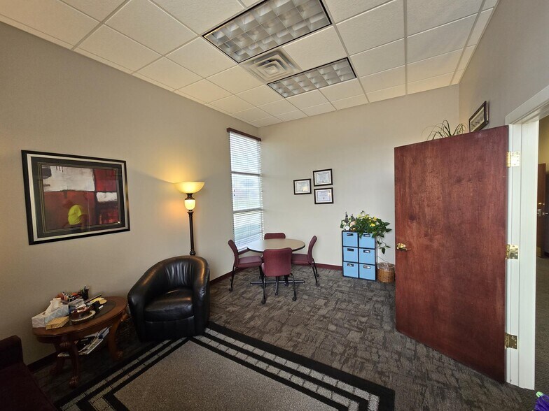 More Photos Of 2755 10th Ave N, Grand Forks Office For Sale