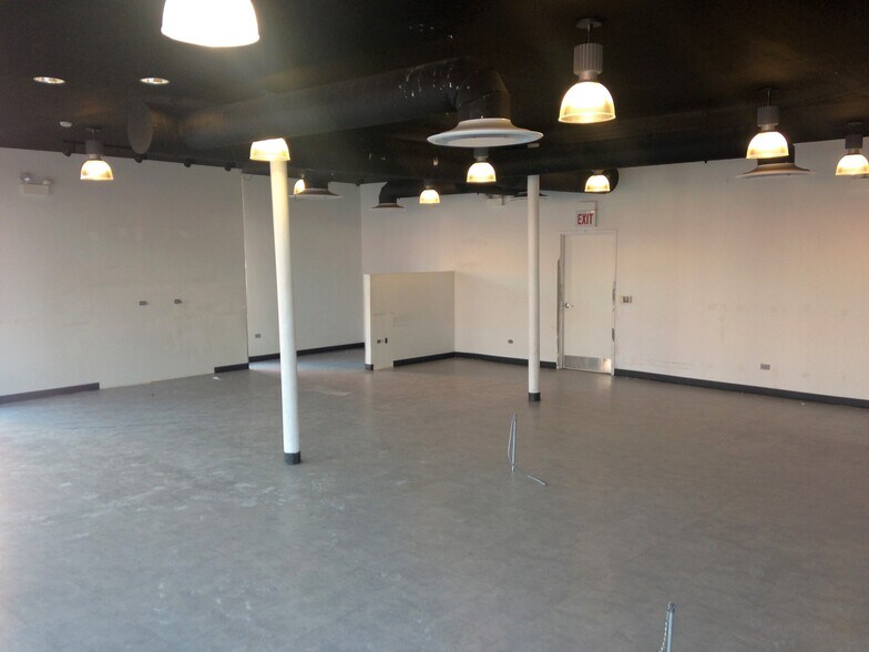 More Photos Of 3701 W 26th St, Chicago Storefront Retail Office For Lease