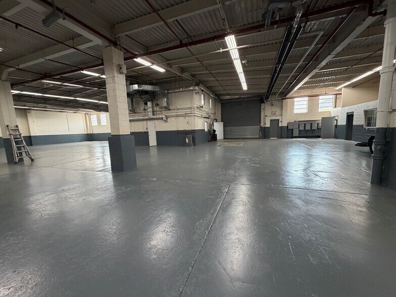 More Photos Of 1511 Bassett Ave, Bronx Manufacturing For Lease