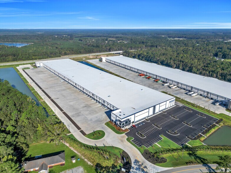 More Photos Of 651 Bloomingdale Rd, Bloomingdale Distribution For Lease