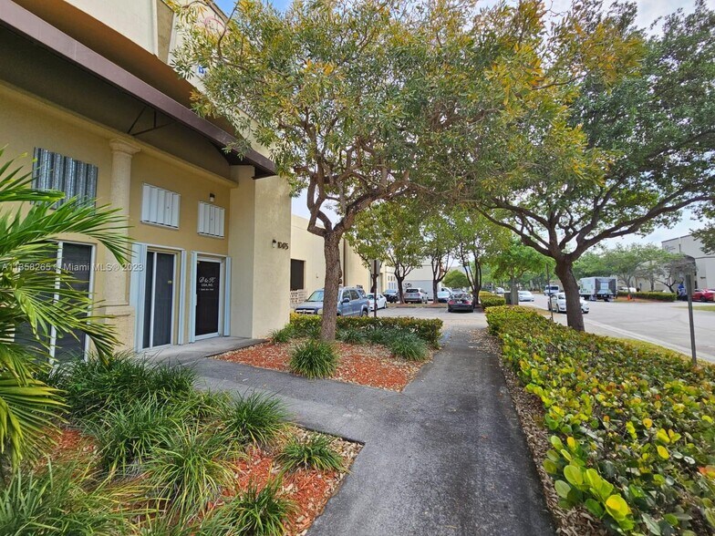 Primary Photo Of 10475 NW 37th Ter, Miami Warehouse For Lease
