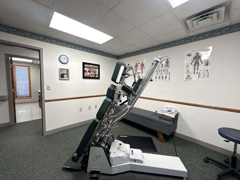 More Photos Of 220 SW 5th St, Woodhull Medical For Sale