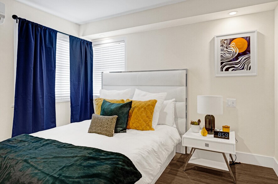 More Photos Of 3020-3024 Seville St, Fort Lauderdale Hotel For Sale